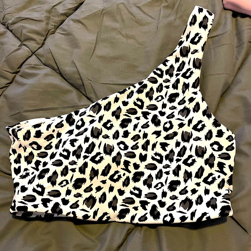 One shoulder sports bra